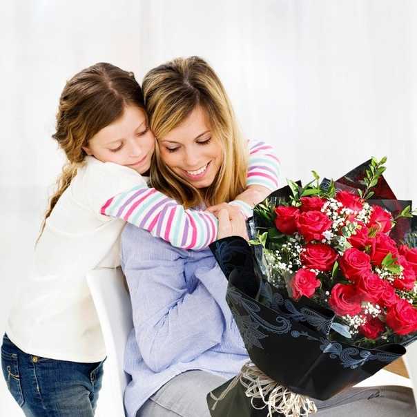 Какие цветы подарить на 8 марта: девушке, маме, бабушке, теще, коллегам