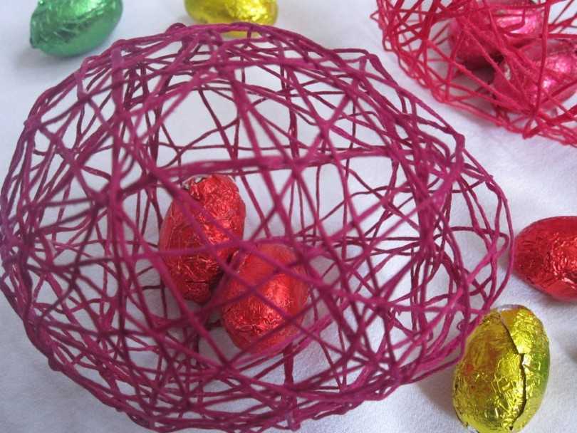 Пасхальные яйца своими руками: фото-идеи декорирования подручными материалами. разнообразные идеи украшения