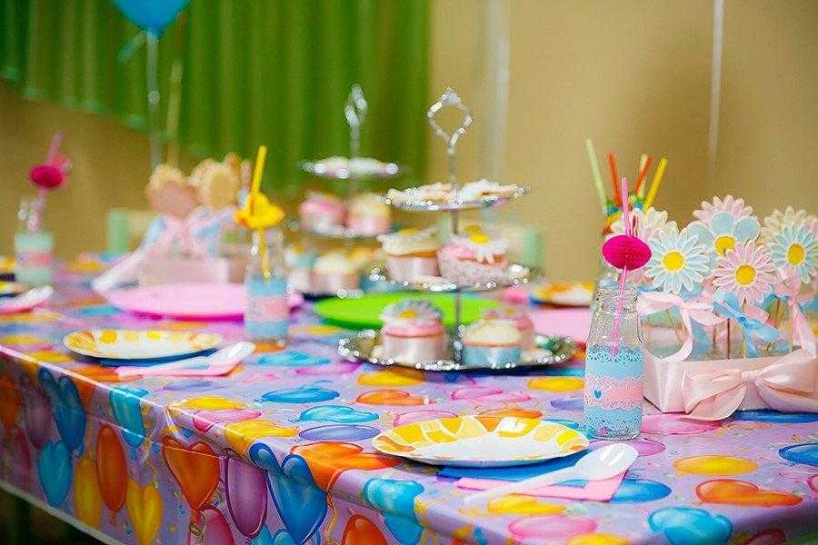 13 идей, как красиво украсить стол на детский день рождения своими руками