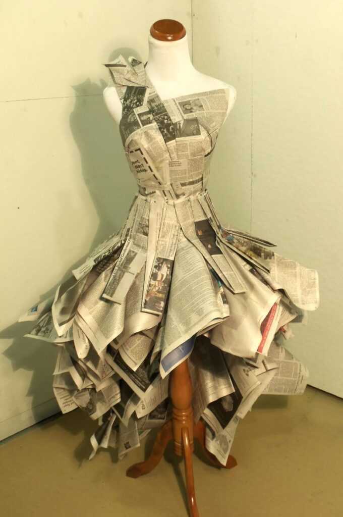 В современном мире уже редко можно встретить чтото удивительное Это касается и платьев из бумаги Бумажные наряды пользуются популярностью как у