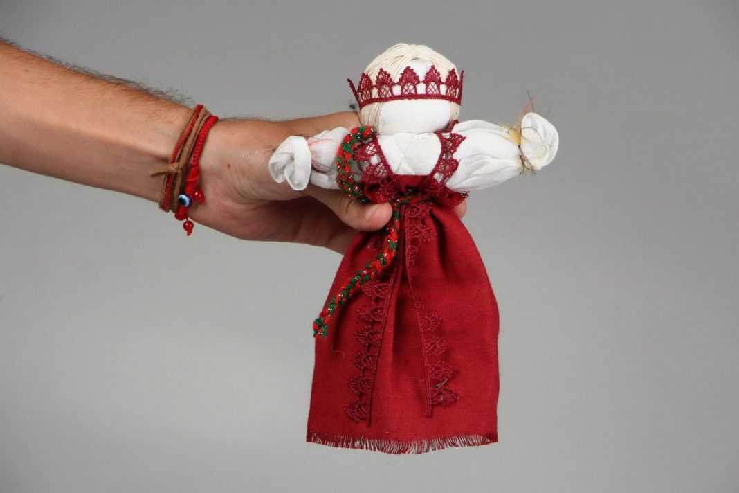 Простая кукла оберег своими руками из ткани: как делать пошагово?