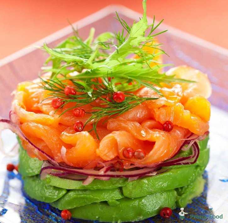 Слоеный салат с красной рыбой пошаговый рецепт