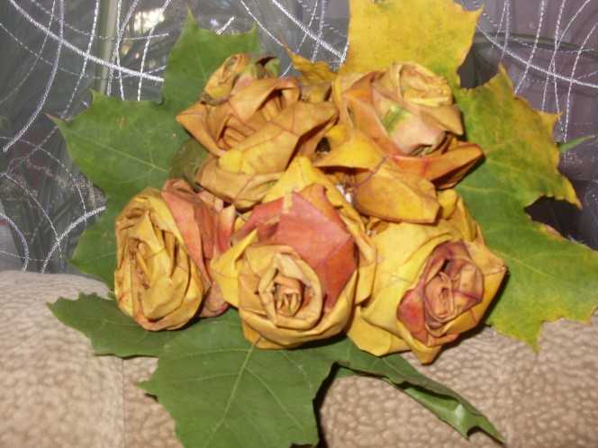 Розы из кленовых листьев - фотоотчёты.