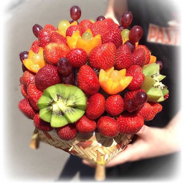 Букет из фруктов своими руками, пошаговое фото для начинающих, мастер-класс как сделать букет из цветов, конфет и фруктов