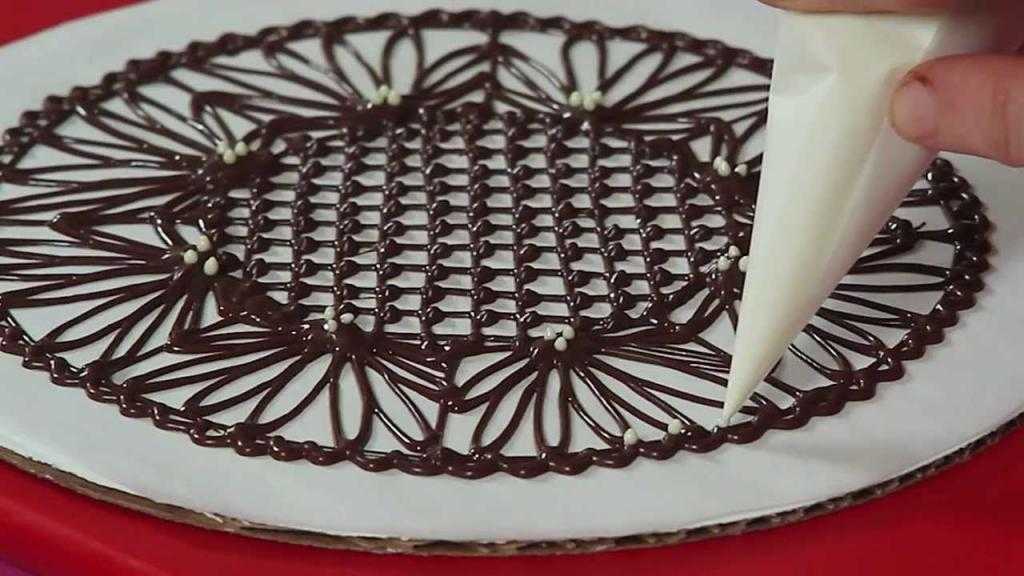 Готовлю из шоколада декор для тортов: расскажу и покажу, как творить из подручных средств - пир во время езды