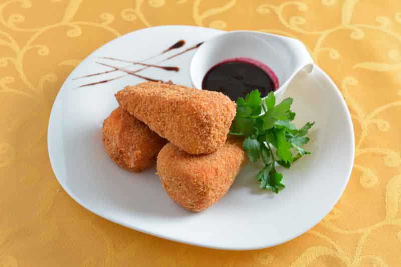 Жареный сулугуни – как в ресторанах! рецепты приготовления и лучшие варианты панировки для жареного сулугуни - автор екатерина данилова - журнал женское мнение