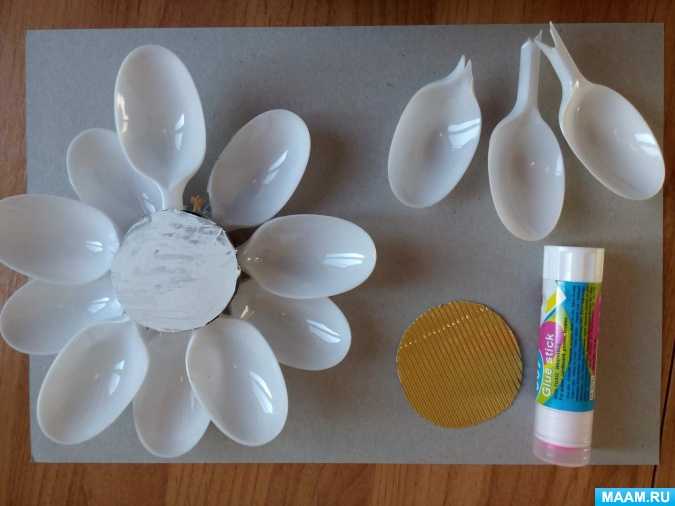 5 милых и простых детских поделок из пластиковых тарелок