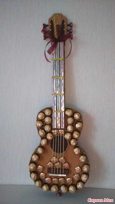Гитара из конфет мастер класс с пошаговым фото