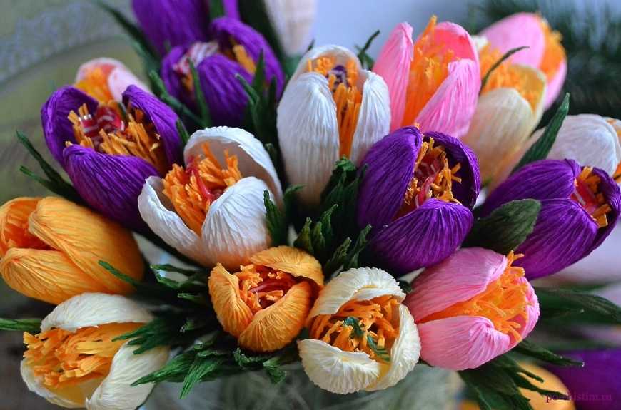 Цветы из гофрированной бумаги: крокусы
