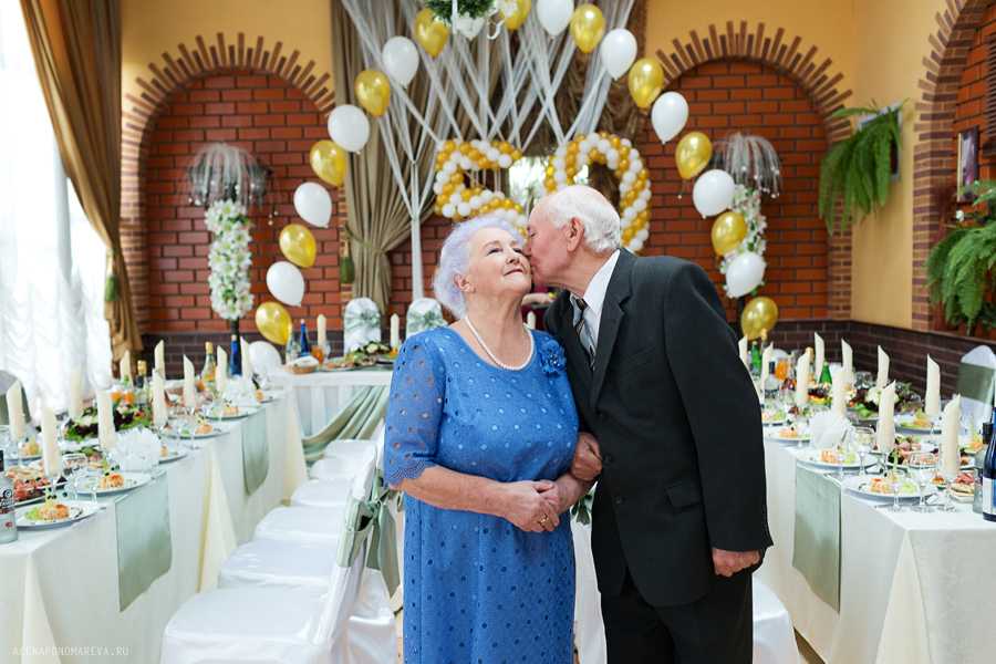 50 лет совместной жизни в браке. Празднование золотой свадьбы. Свадебное торжество. Отмечаем золотую свадьбу. Золотой юбилей свадьбы.