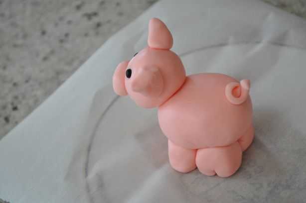 Свинка из пластилина пошагово для детей, малышей своими руками. фото