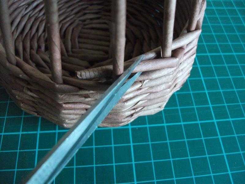 Пошагово плетение из газетных трубочек: новые идеи для начинающих