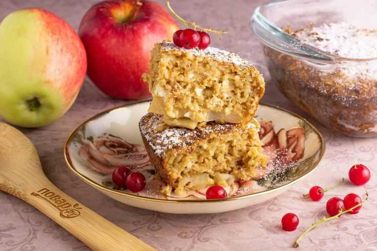 Ленивый пирог с яблоками - 8 рецептов с творогом и сметаной или на кефире.