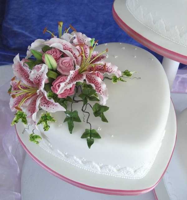 Как сделать сахарные цветы: пошаговое руководство - блог об украшении торта