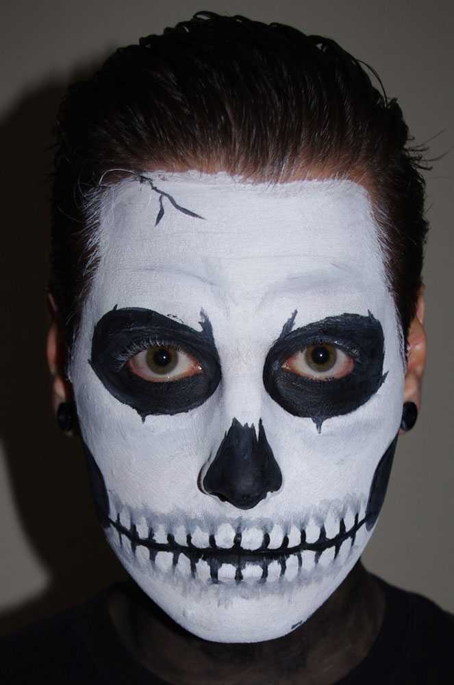 Как можно разукрасить лицо на коляду. как разукрасить лицо на хэллоуин
