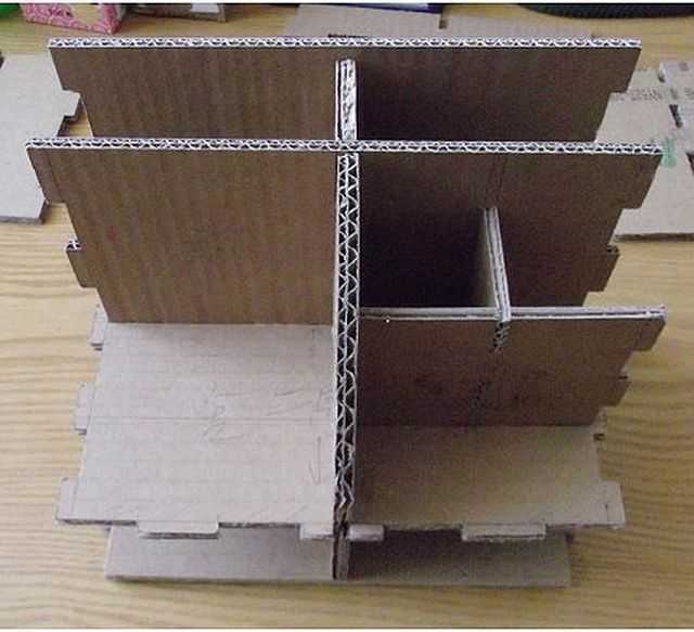 Поделки из коробок (102 фото): мастер-классы изготовления детских поделок из картонных, спичечных и яичных коробок