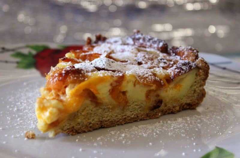 Как приготовить простой пирог со сливами и яблоками – рецепт с фото для начинающих и ленивых хозяек Быстрое тесто на кефире всегда получается нежным и воздушным