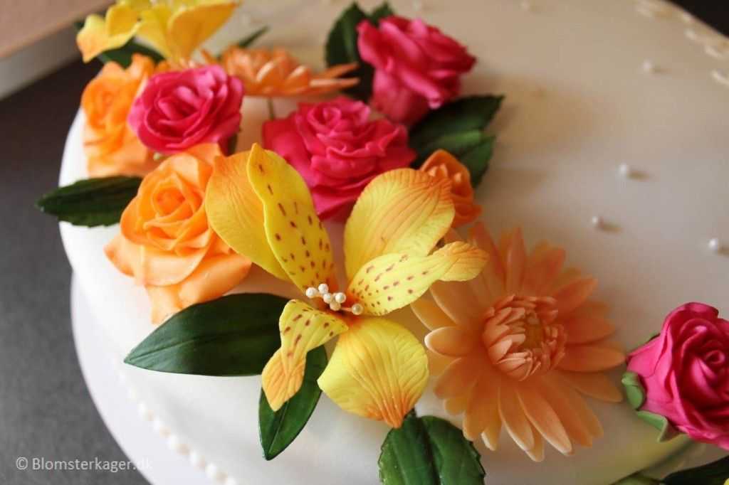 Торт с цветами - как сделать цветы из крема и мастики
