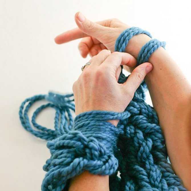 Вязание без спиц из шерсти с петлями: шарфик из пряжи с петельками без спиц