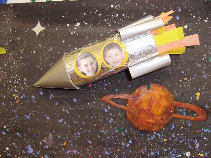 Поделки на тему космос в детский сад и школу. оригинальные идеи своими руками на день космонавтики