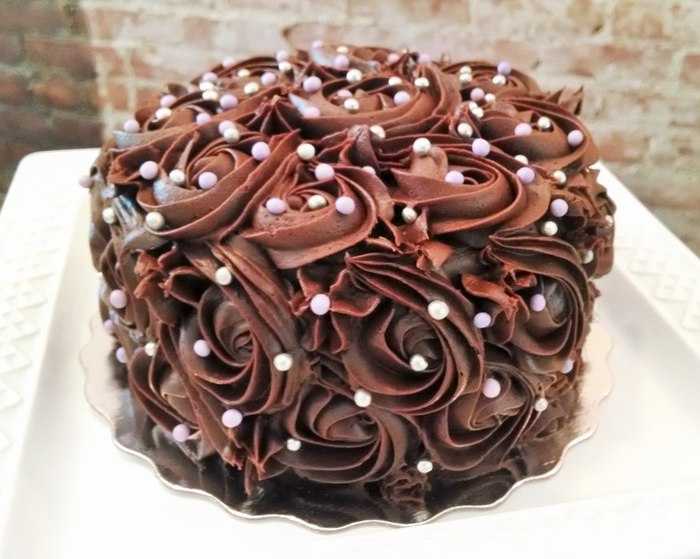 Как в домашних условиях украсить торт шоколадом: интересные способы оформления