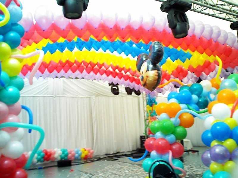 Украшения комнаты воздушными шарами