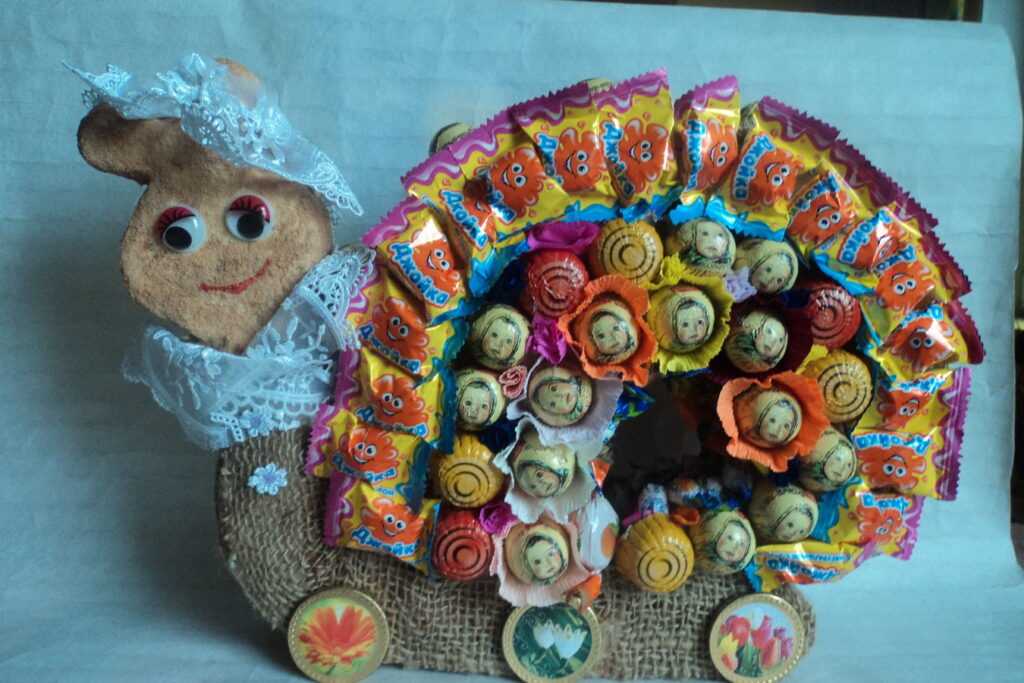 Топиарии из конфет: мастер-классы по изготовлению сладких конфетных деревьев, часов и букетов