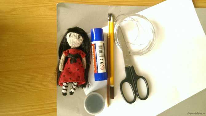 Как сделать вешалку для кукол: инструкции по изготовлению