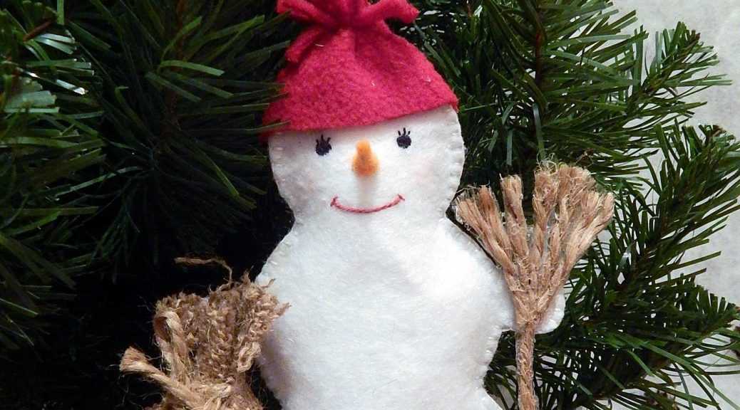 Как сделать милого снеговика своими руками