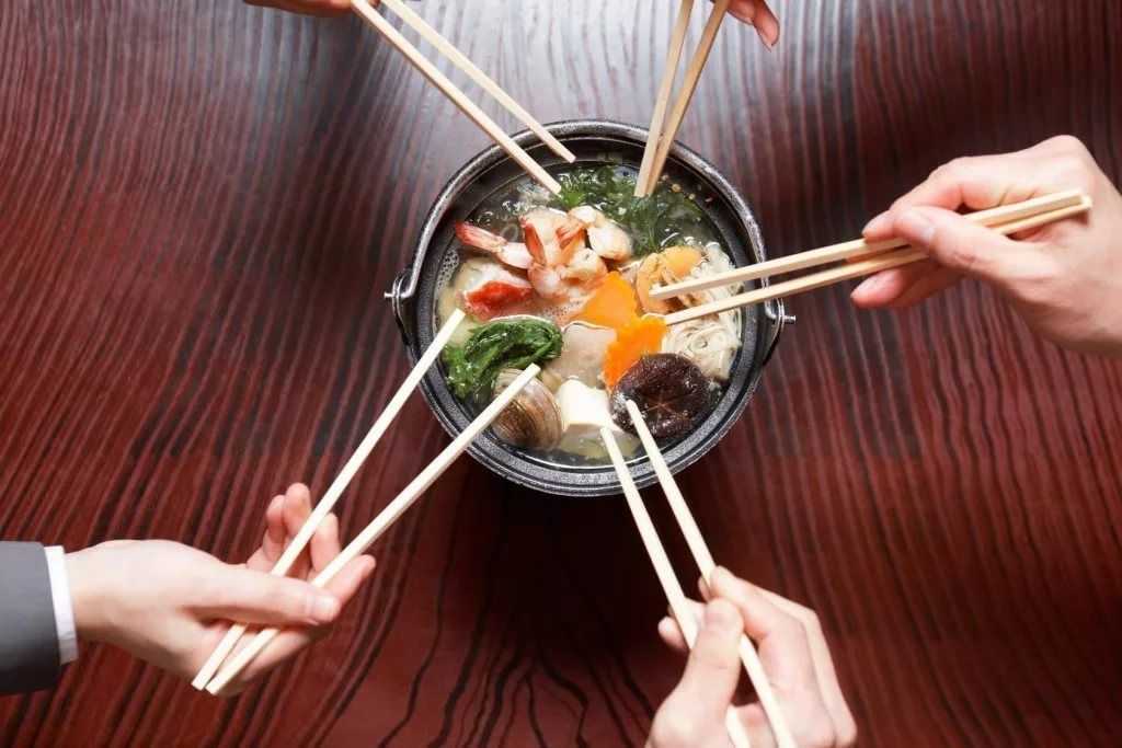 Как правильно подавать суши и роллы