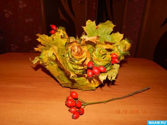 Розы из кленовых листьев своими руками: пошагово с фото